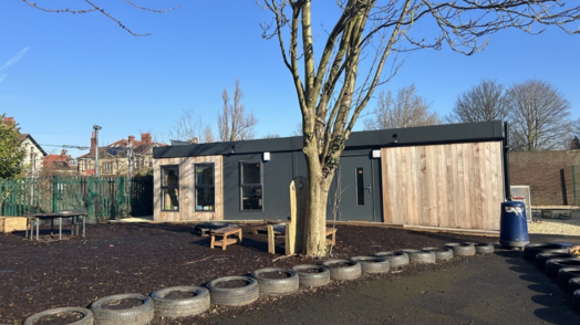 Modular classroom building